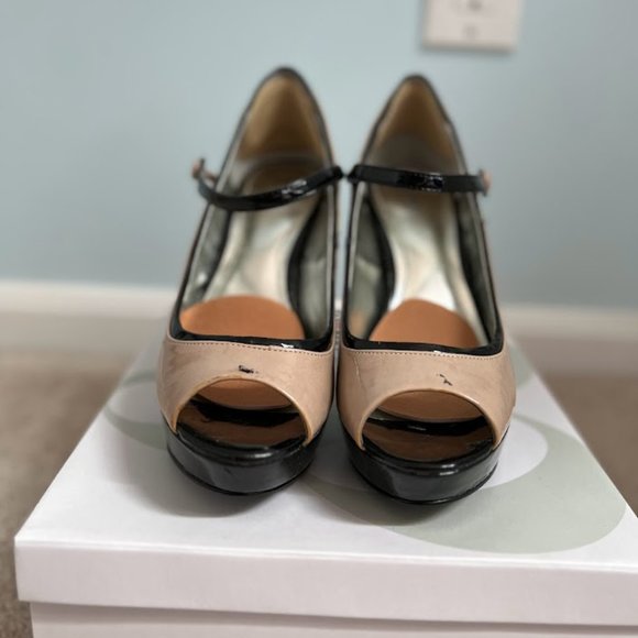 Two-Toned High Heels - Picture 2 of 4